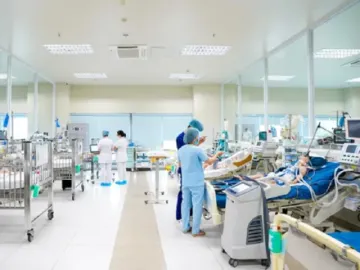Sức khỏe - Bé gái ở Hà Nội nguy kịch do biến chứng cúm A/H3 nặng, y văn thế giới rất hiếm gặp