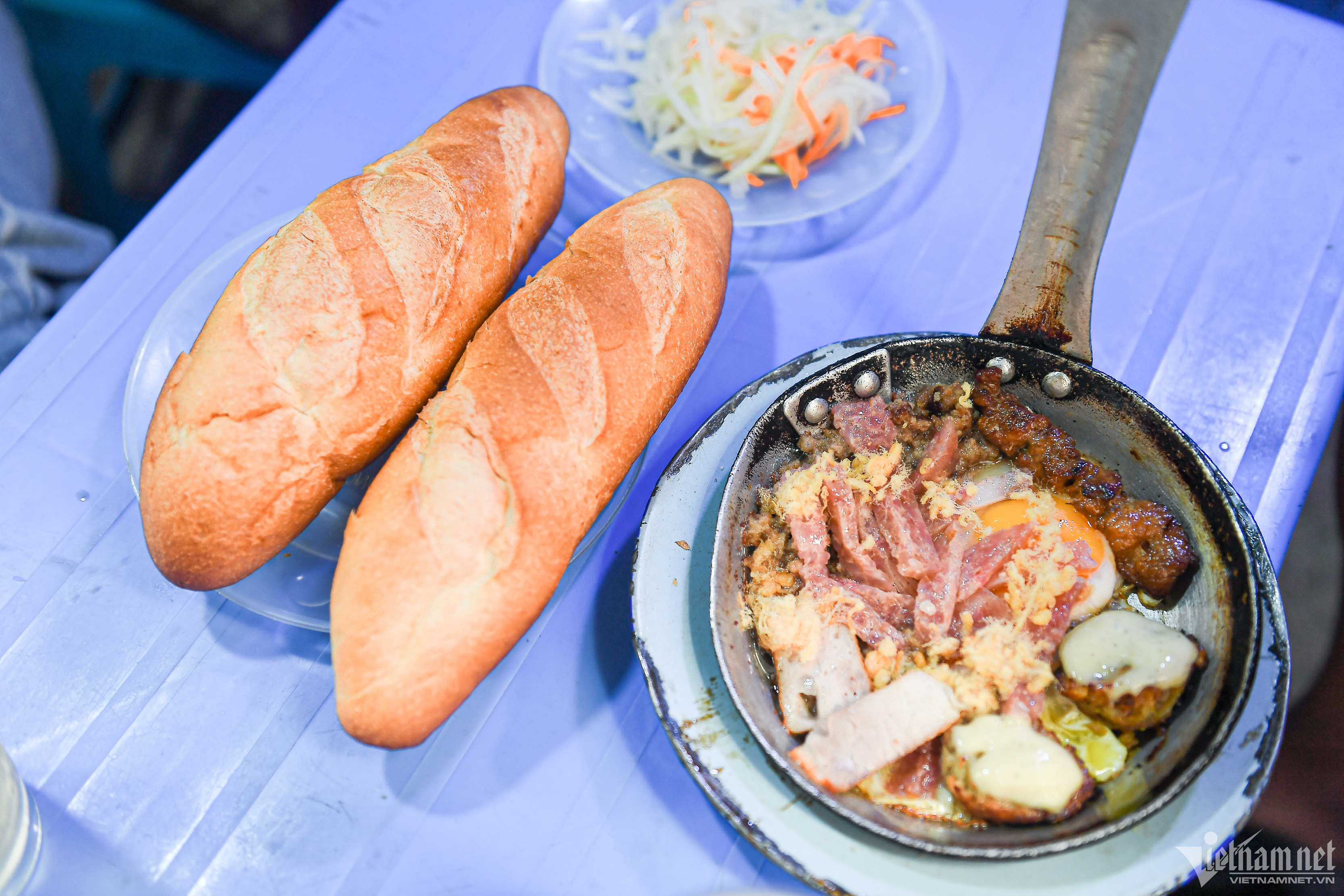 Bánh mì Việt Nam có nhiều phiên bản khác nhau. Ảnh: Linh Trang