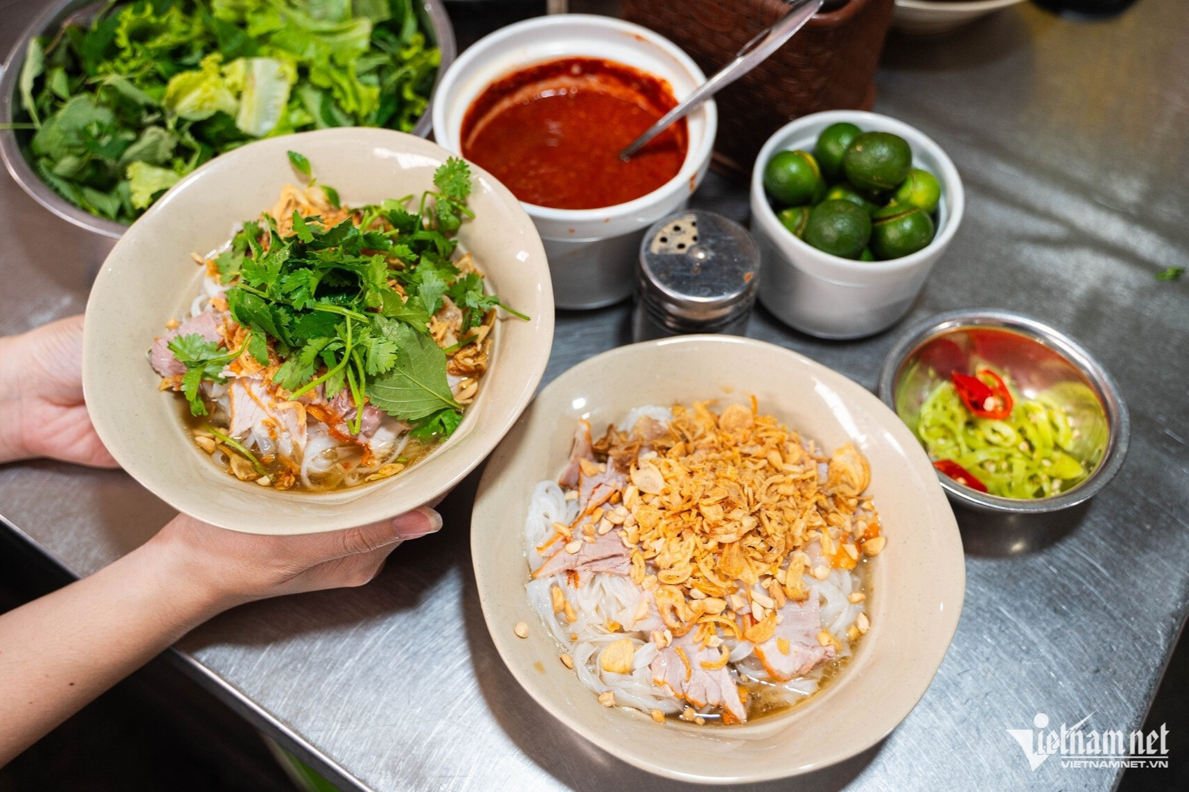 Phở tíu - một dạng phở trộn đủ chua, ngọt, đậm đà hòa quyện nổi tiếng ở chợ Đồng Xuân, Hà Nội. Ảnh: Nguyễn Huy