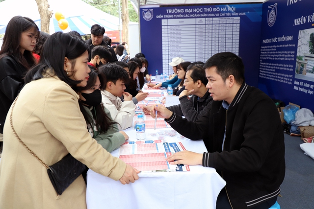 Trong mùa tuyển sinh năm 2025, phương thức xét tuyển bằng học bạ chiếm 42,4% tổng số thí sinh trúng tuyển vào các trường đại học.