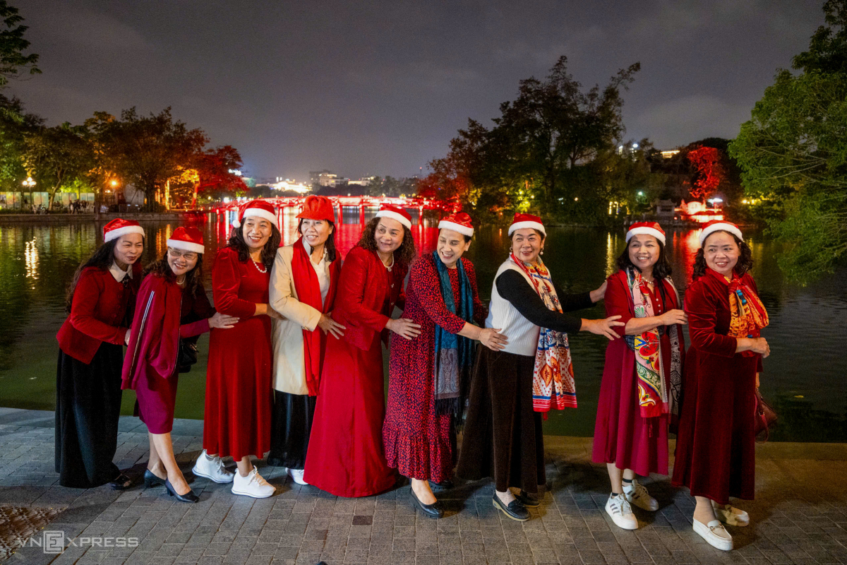 Đông nghịt người đón Giáng sinh - 5