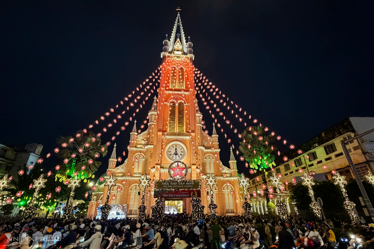 Đông nghịt người đón Giáng sinh - 14