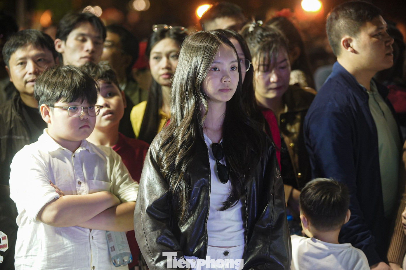 Hồ Gươm đẹp huyền ảo trong đêm chiếu sáng nghệ thuật - 3