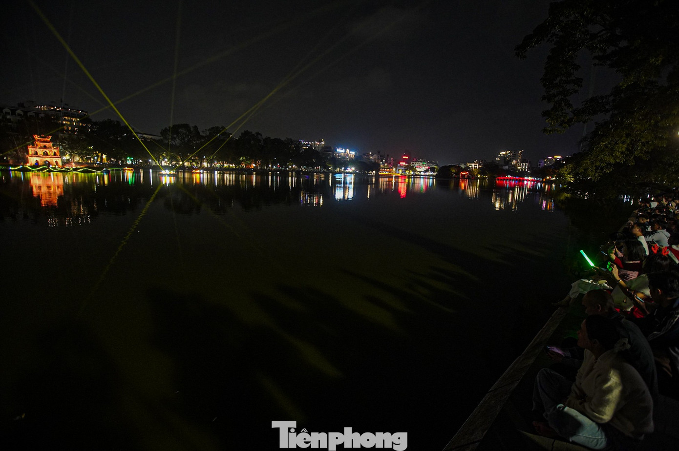 Hồ Gươm đẹp huyền ảo trong đêm chiếu sáng nghệ thuật - 17