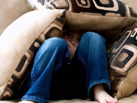 Yêu con - Con bị bắt nạt, người mẹ EQ cao nhắn một câu vào group phụ huynh giải quyết gọn gàng mọi việc