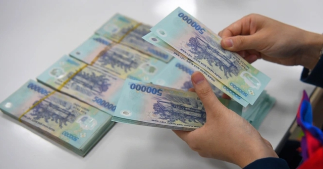 Trong ngày đầu năm, việc xuất tiền hoặc cho vay, trả nợ được xem là dấu hiệu của sự hao hụt tài chính.