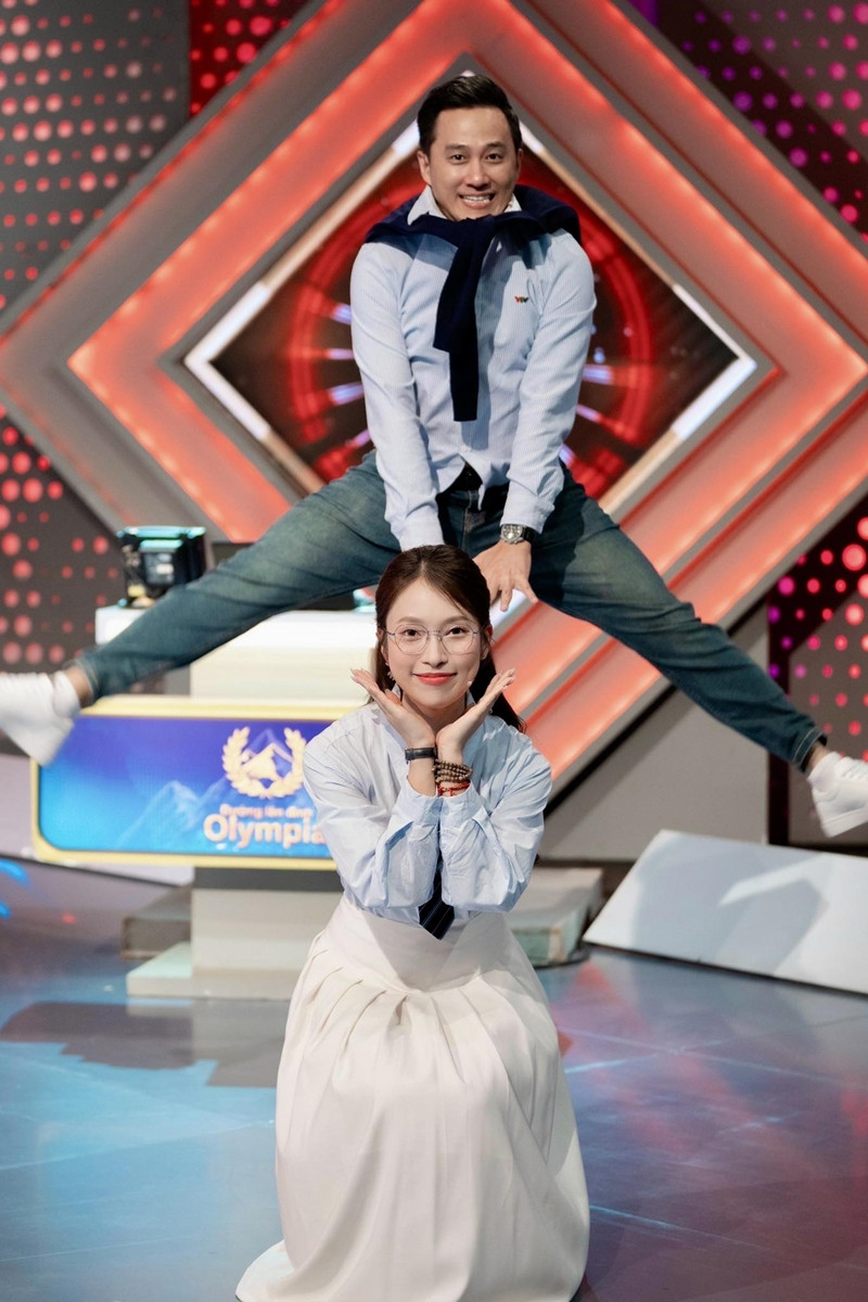 MC amp;#34;Đường lên đỉnh Olympiaamp;#34; tiết lộ người vợ tài giỏi làm cùng VTV - 9