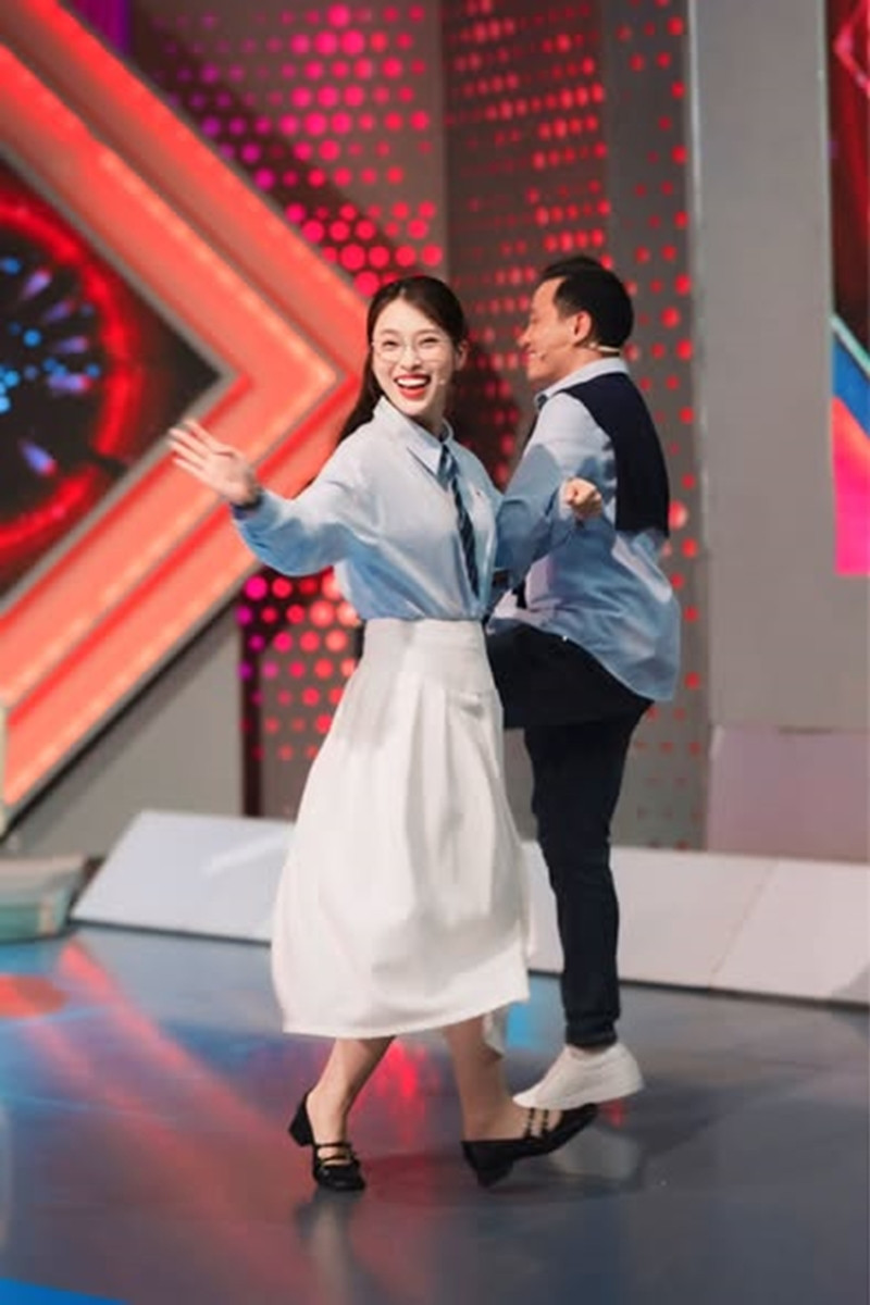 MC amp;#34;Đường lên đỉnh Olympiaamp;#34; tiết lộ người vợ tài giỏi làm cùng VTV - 10