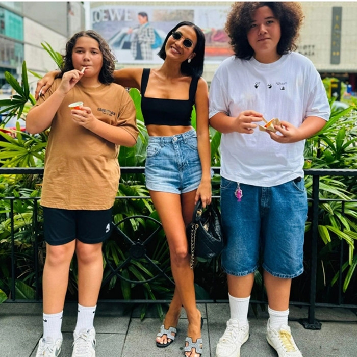 Bằng Lăng và 2 con trai.