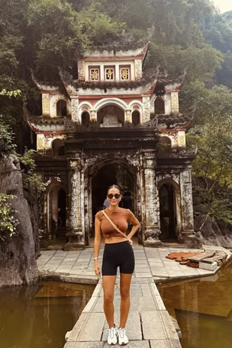 Bằng Lăng thường xuyên chia sẻ hình ảnh đời thường, truyền cảm hứng sống khỏe.