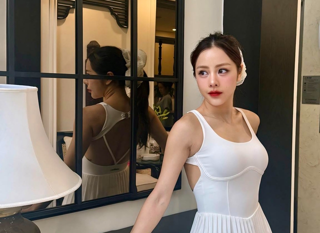 Không chỉ được ngưỡng mộ về chuyện tình cảm, Bạch Lan Phương còn khiến nhiều người chú ý bởi khối tài sản đáng nể. Cô là chủ nhân của căn nhà 9 tầng nằm ở khu vực trung tâm Hà Nội, vừa là nơi sinh sống vừa phục vụ hoạt động kinh doanh.