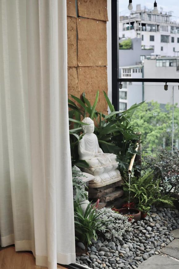 Mỗi tầng đều có tiểu cảnh riêng.