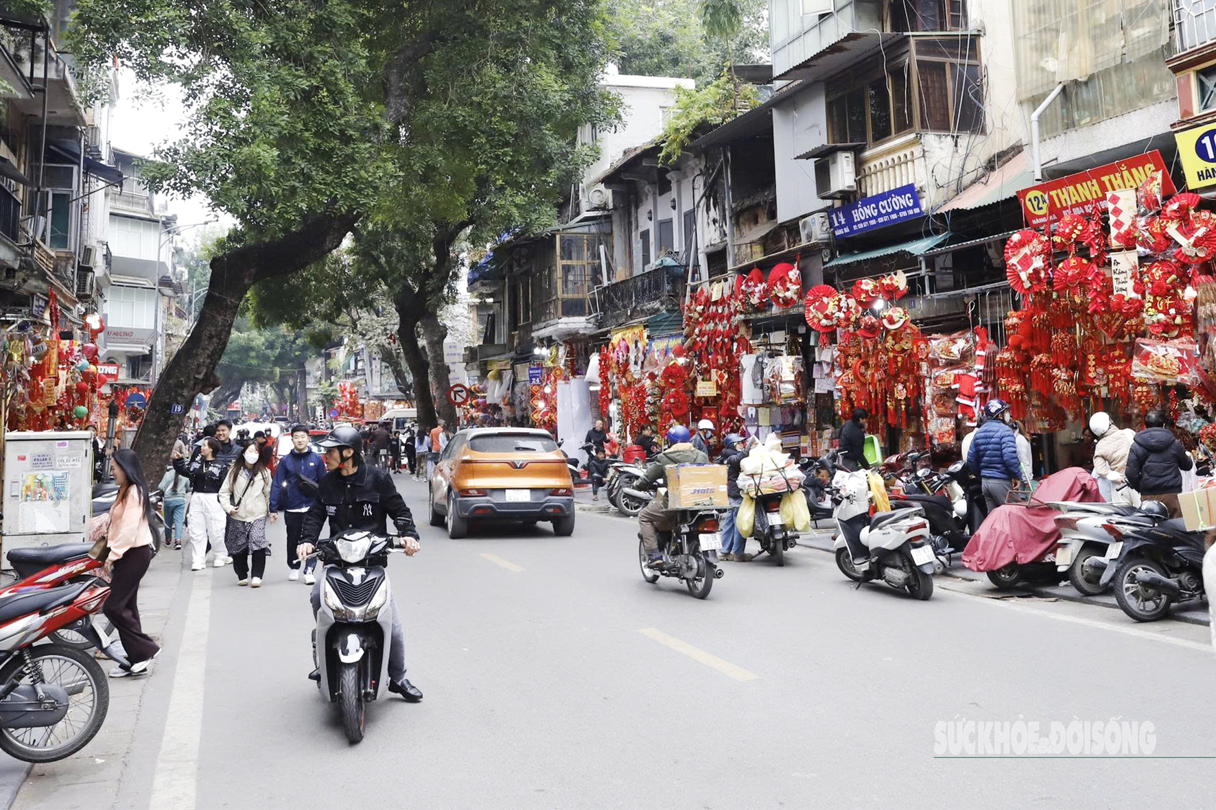 Phố Hàng Mã những ngày cuối tháng 12/2025.