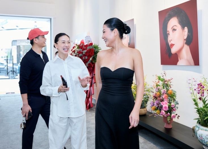 Ngô Thanh Vân lần đầu tái xuất sự kiện sau sinh, được Huy Trần tháp tùng tới chúc mừng cựu siêu mẫu Vũ Cẩm Nhung - 1