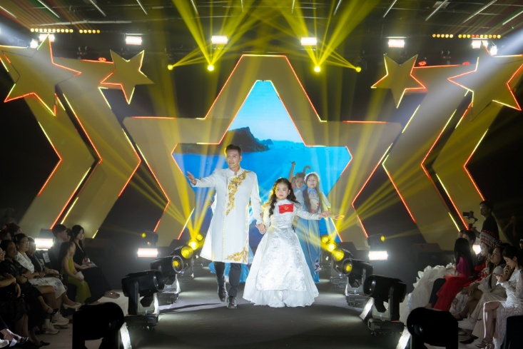 Kyo York cùng giọng ca nhí Gabi Bảo Uyên làm mới ca khúc amp;#34;Hello Vietnamamp;#34; - 3