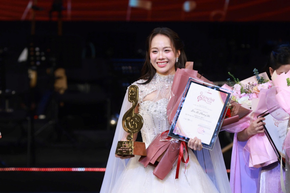 Cô gái sinh năm 2004 Đào Lê Phương Chi vừa trở thành Quán quân Tiếng hát Hà Nội 2025.