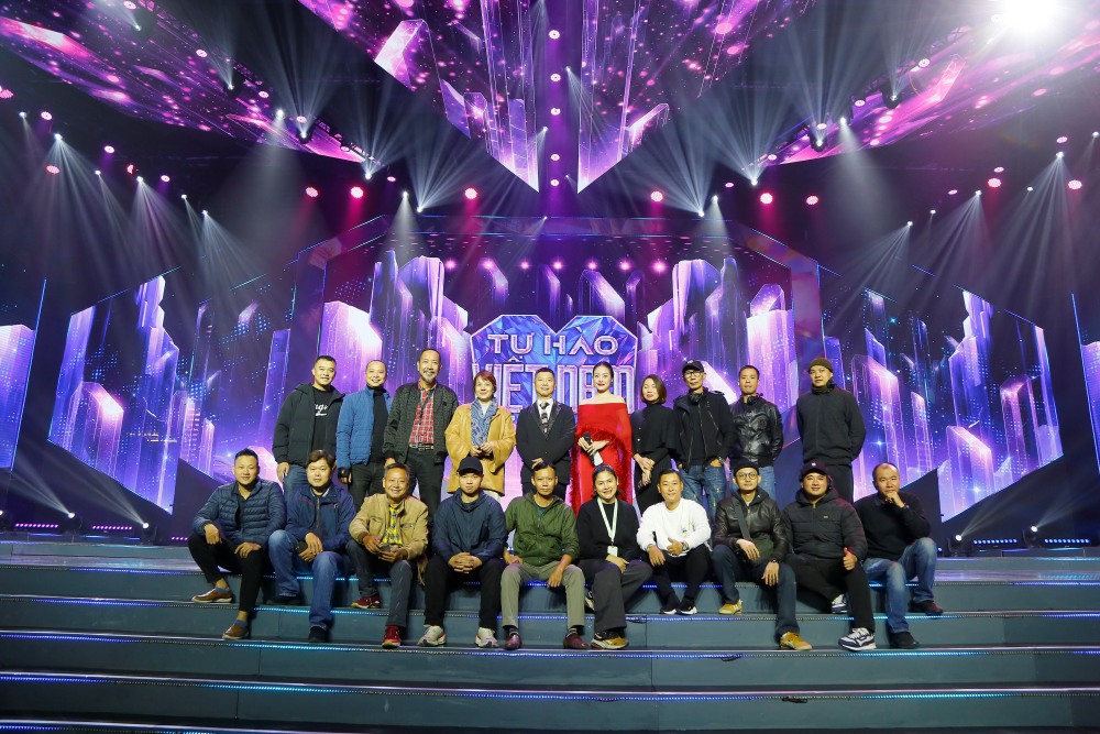 Ekip thực hiện chương trình Tự hào Việt Nam.