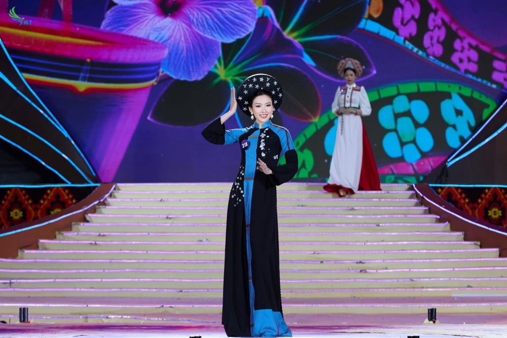 Cô gái Thái Trắng Kha Thị Thơ vừa toả sáng và giành ngôi vị Á hậu 2 Hoa hậu Du lịch Dân tộc.