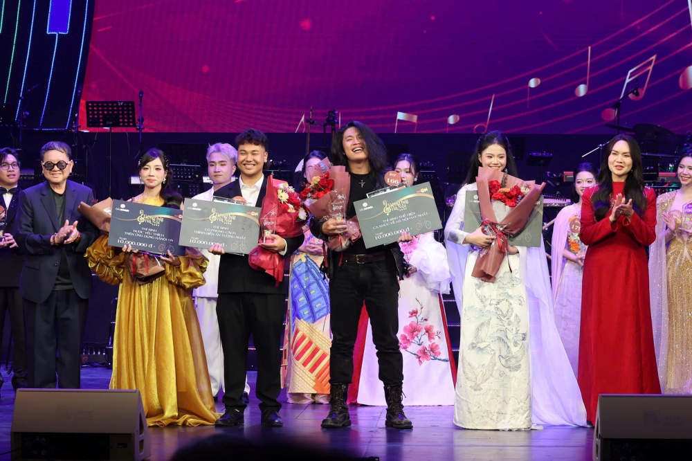 Đào Lê Phương Chi đăng quang amp;#34;Tiếng hát Hà Nội 2025amp;#34;, con trai Trọng Tấn đoạt giải Nhì - 10