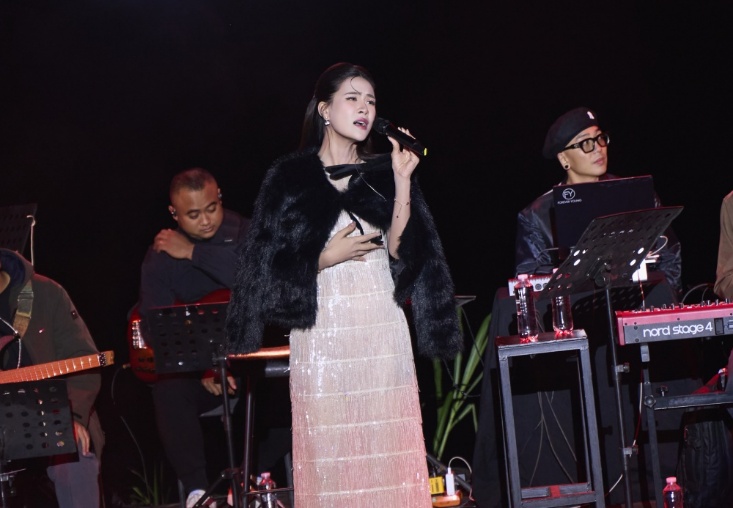 Hà Nhi là một trong những cái tên được săn đón vì khả năng bán vé tốt.