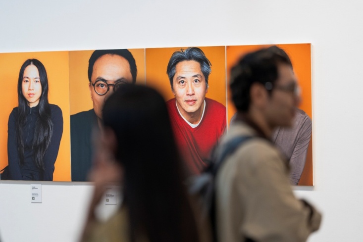 Loạt tác phẩm Việt - Đức: 20 gương mặt, 20 câu chuyện ghi lại chân dung 20 cá nhân gốc Việt xuất sắc tại Đức, những người đã tạo nên những dấu ấn riêng biệt trong lĩnh vực của mình.