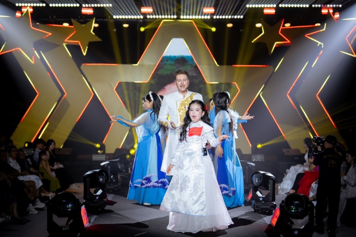 Kyo York cùng giọng ca nhí Gabi Bảo Uyên làm mới ca khúc amp;#34;Hello Vietnamamp;#34; - 1