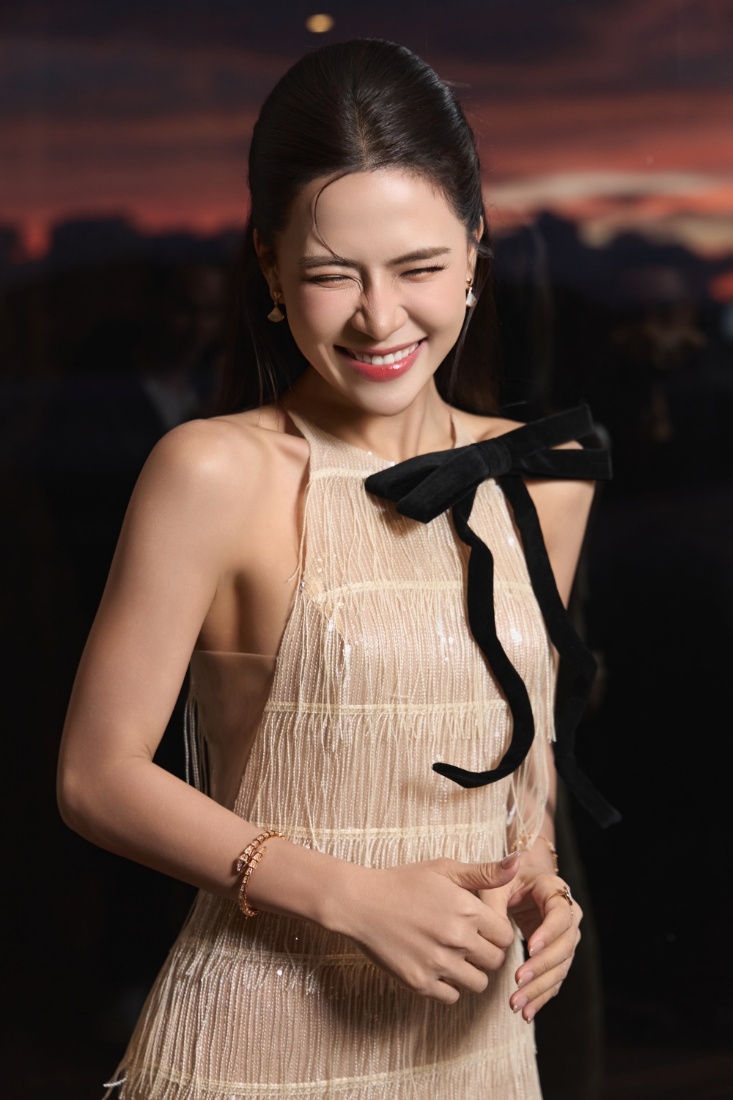 Hà Nhi hạnh phúc vì được khán giả và bầu show yêu quý.