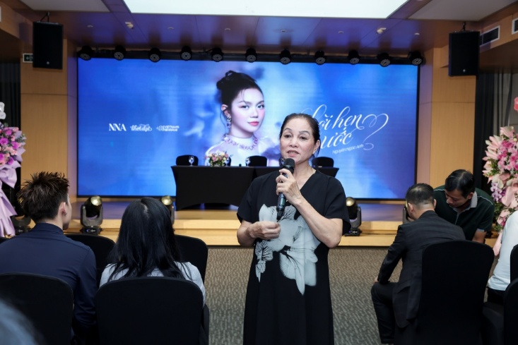 NSND Hà Thủy, người thầy từng đồng hành cùng Nguyễn Ngọc Anh dành cho học trò nhiều lời có cánh tại buổi họp báo.