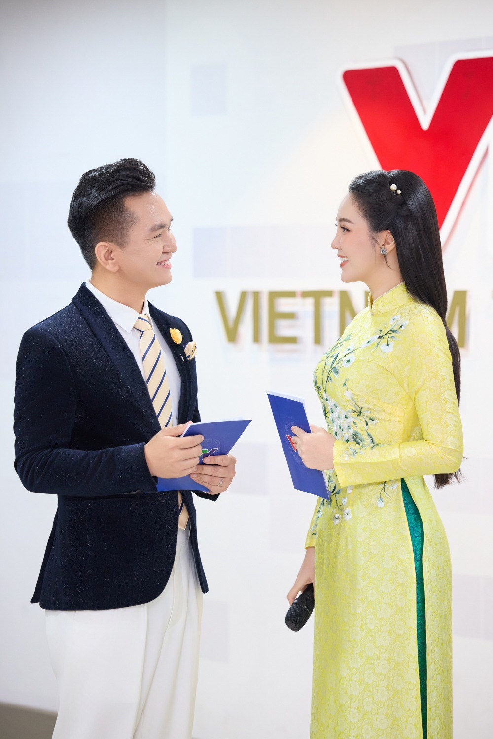 MC Hạnh Phúc dành nhiều lời có cánh khi nói về bạn dẫn Thụy Vân.