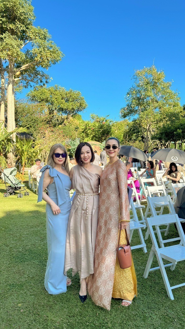 Váy dự tiệc cưới của Tăng Thanh Hà chưa bao giờ gây thất vọng: Đơn giản mà sang - 2