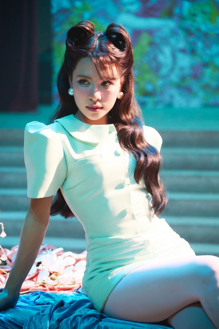 Không chỉ gây ấn tượng ở phần âm nhạc, MV Mình nên là tri kỷ còn là một bước tiến rõ rệt trong cách kết hợp ngôn ngữ điện ảnh để kể chuyện.