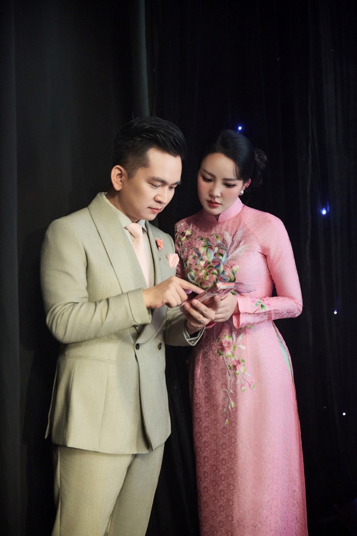 Về phần Thụy Vân, cô bày tỏ sự ngưỡng mộ với phong thái điềm tĩnh của người đồng nghiệp.