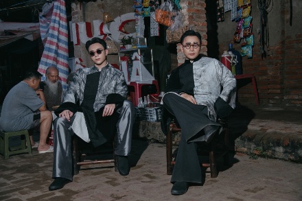 XEM VIDEO: MV Mục hạ vô nhân của SOOBIN kết hợp với BinZ, NSND Huỳnh Tú.