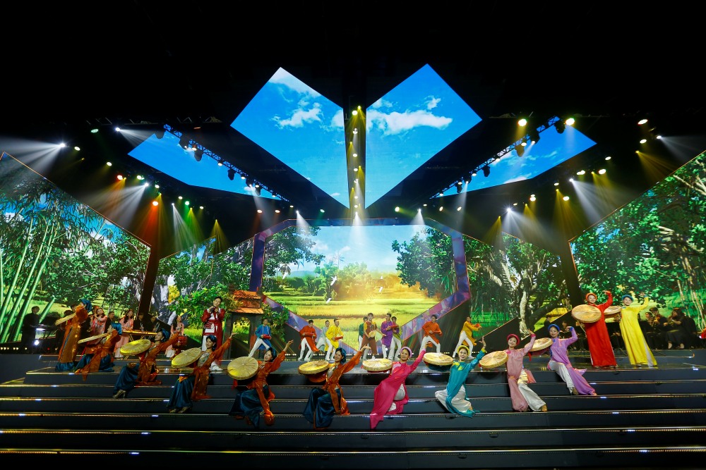 Đức Phúc mang sân khấu amp;#34;Phù Đổng Thiên Vươngamp;#34; đến đêm nhạc Countdown 2026, cùng dàn sao đình đám tự hào Việt Nam - 8