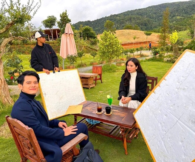 Bella Mai và Quang Thái trong quá trình ghi hình. 