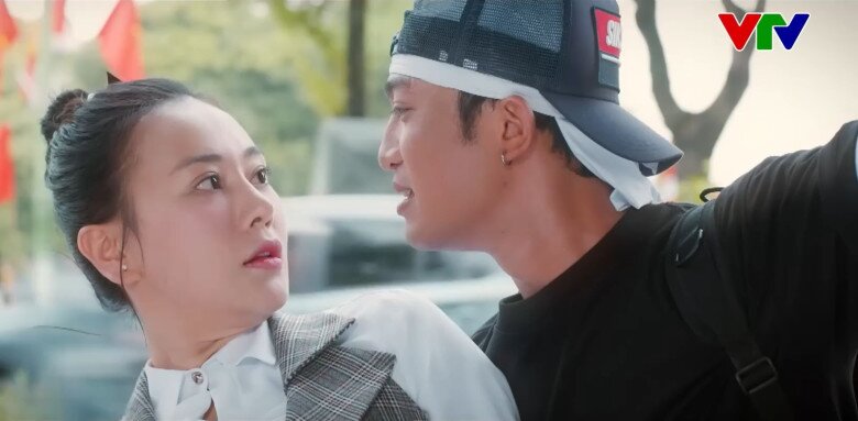 Phương Oanh - Doãn Quốc Đam cưa sừng đóng cảnh sinh viên gà bông, khán giả xem mà ngại giùm.