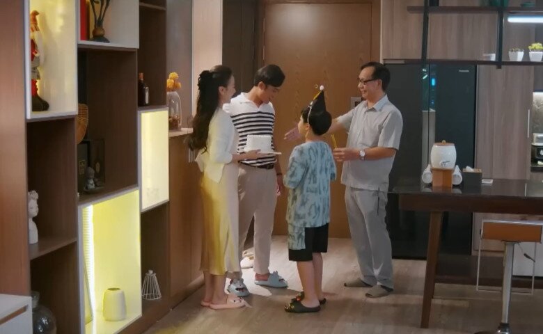 Gió Ngang Khoảng Trời Xanh: amp;#34;Tổng tài du thuyềnamp;#34; bị chê mặc quần của bà, Phương Oanh - Doãn Quốc Đam amp;#34;cưa sừngamp;#34; làm sinh viên - 2