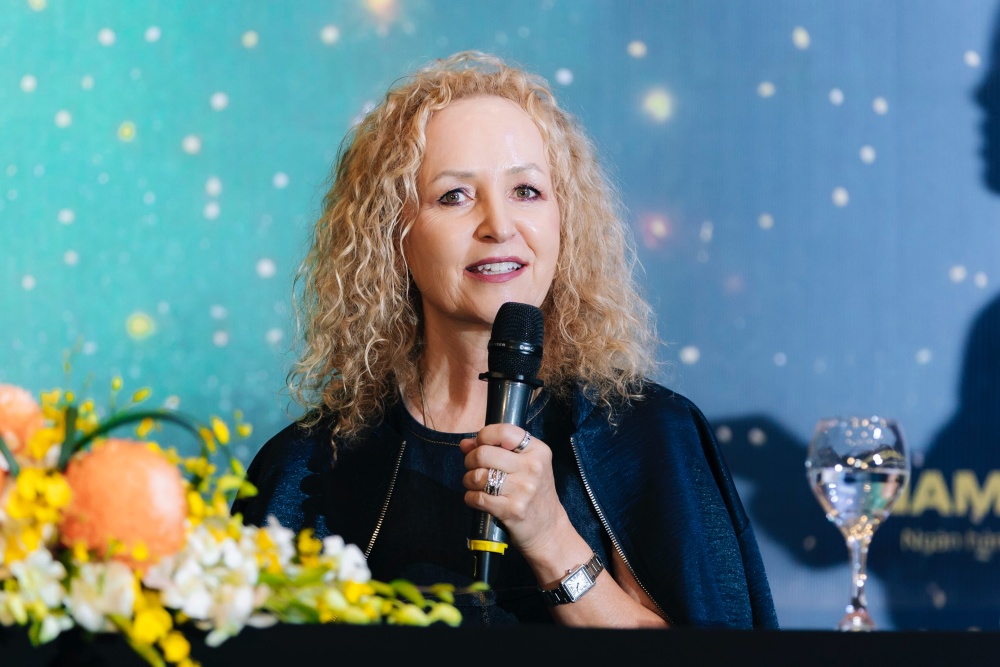 Secret Garden là tượng đài của dòng nhạc New Age, nhưng Fionnuala Sherry cho biết mỗi lần đứng trên sân khấu, họ vẫn luôn hồi hộp như lần đầu.