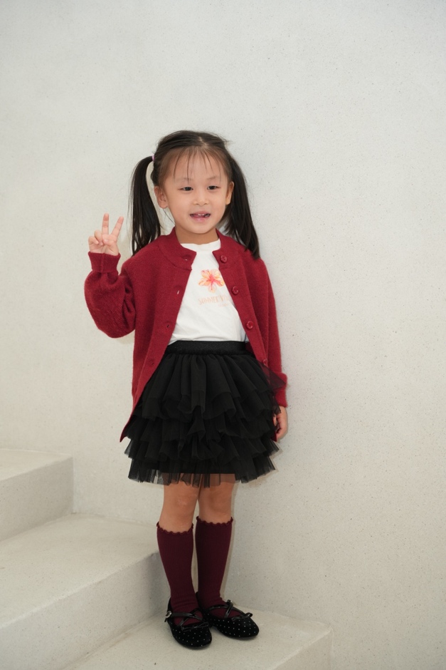 Minhee - thiên thần song ngữ từng gây bão mạng với khả năng nói tiếng Anh lưu loát từ khi mới 3 tuổi.