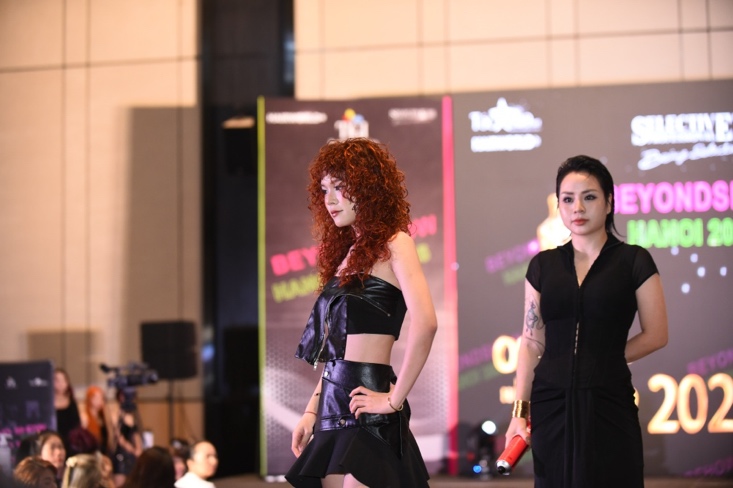 Những nhà tạo mẫu tóc xuất sắc và các màn trình diễn được vinh danh trong Beyond Show.