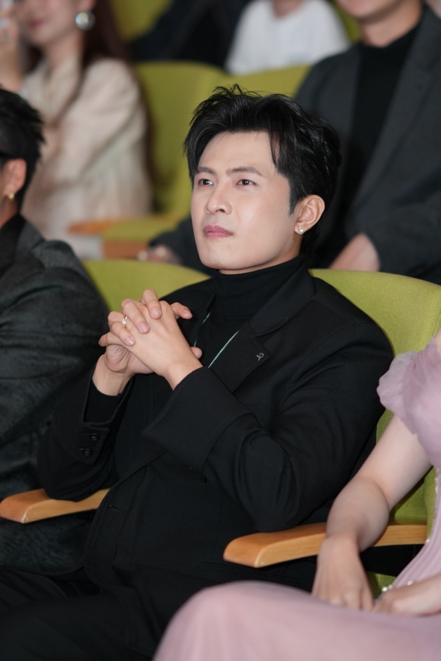 Gin Tuấn Kiệt vốn yêu trẻ em nhưng vẫn sốc nhẹ khi tham gia Trường học siêu sao.