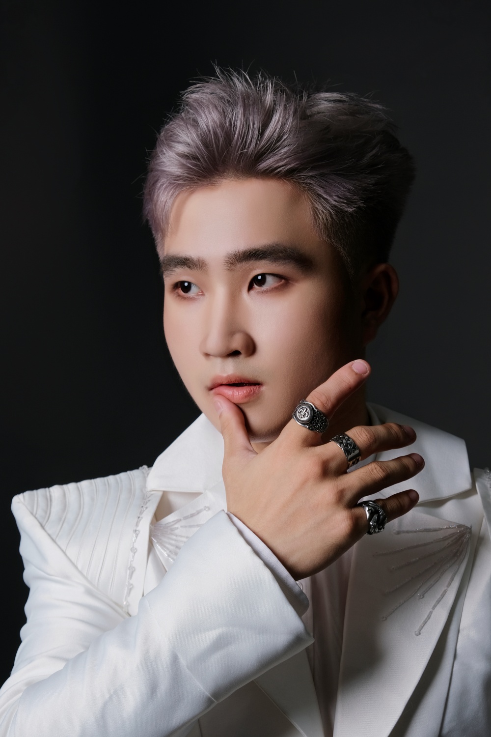 Cường DuyC sinh năm 2002, hiện 23 tuổi, là Thủ khoa đầu ra khoa Âm nhạc Ứng dụng của Đại học Thăng Long năm 2024.