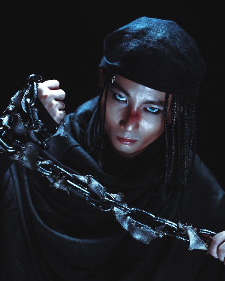 Sau gần 5 năm tập trung cho các dự án nghệ thuật cá nhân, Rhymastic đánh thức nhân dạng YC với full album đầu tay mang tên Đâu ai yêu nghệ thuật đến thế.