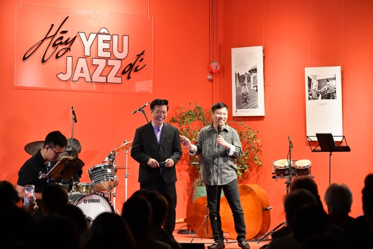 Giám đốc âm nhạc của Hãy yêu Jazz đi, anh Vũ Quang Trung (phải).