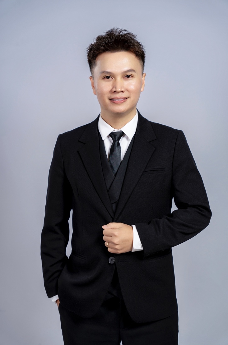 Hiện anh đang theo học chương trình Tiến sĩ chuyên ngành Lý luận và phương pháp dạy học Thanh nhạc.