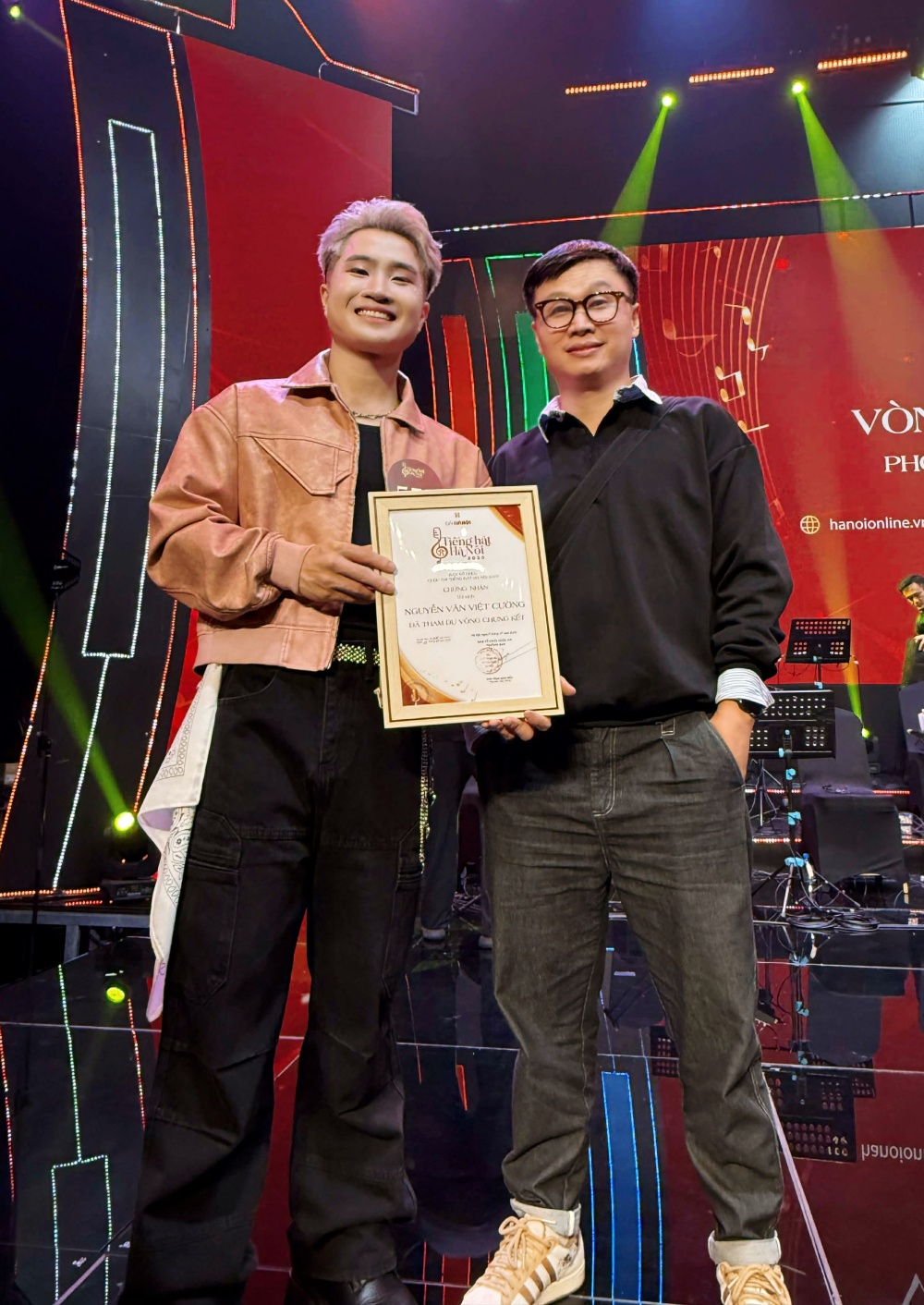 Cường DuyC và giảng viên Nguyễn Đức Quang - người thầy trực tiếp giảng dạy tại khoa Âm nhạc Ứng dụng Đại học Thăng Long, đồng thời cũng là chú của anh.