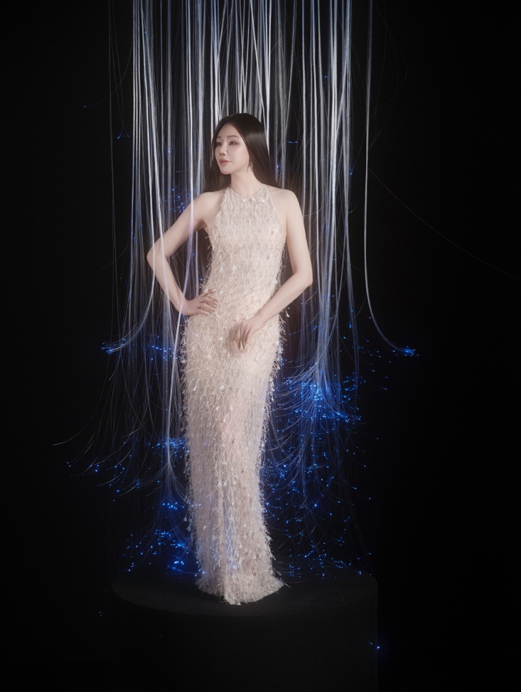 Hồ Quỳnh Hương chính thức tái xuất với album mới mang tên Khi em hát.