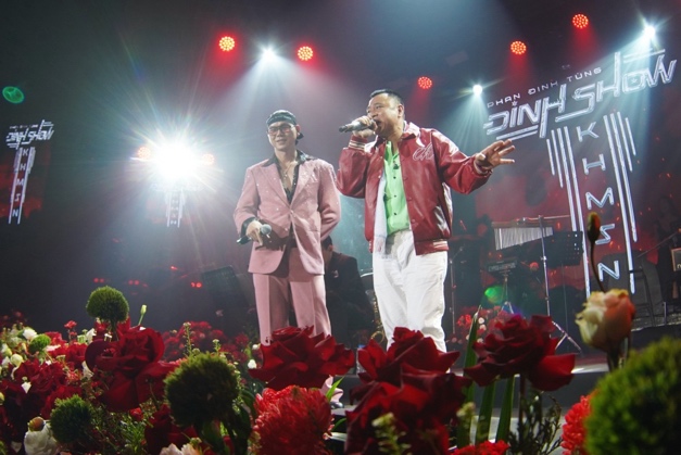 Tự Long tạo nên liên tiếp các tràng cười với màn tung hứng tiểu phẩm lấy cảm hứng từ Ơn giời cậu đây rồi.