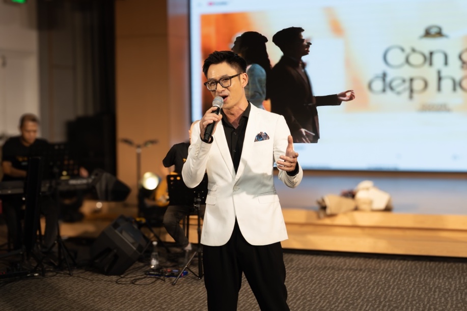 Trần Tuấn Hoà rất ấn tượng với Nguyễn Hùng và ca khúc Còn gì đẹp hơn.