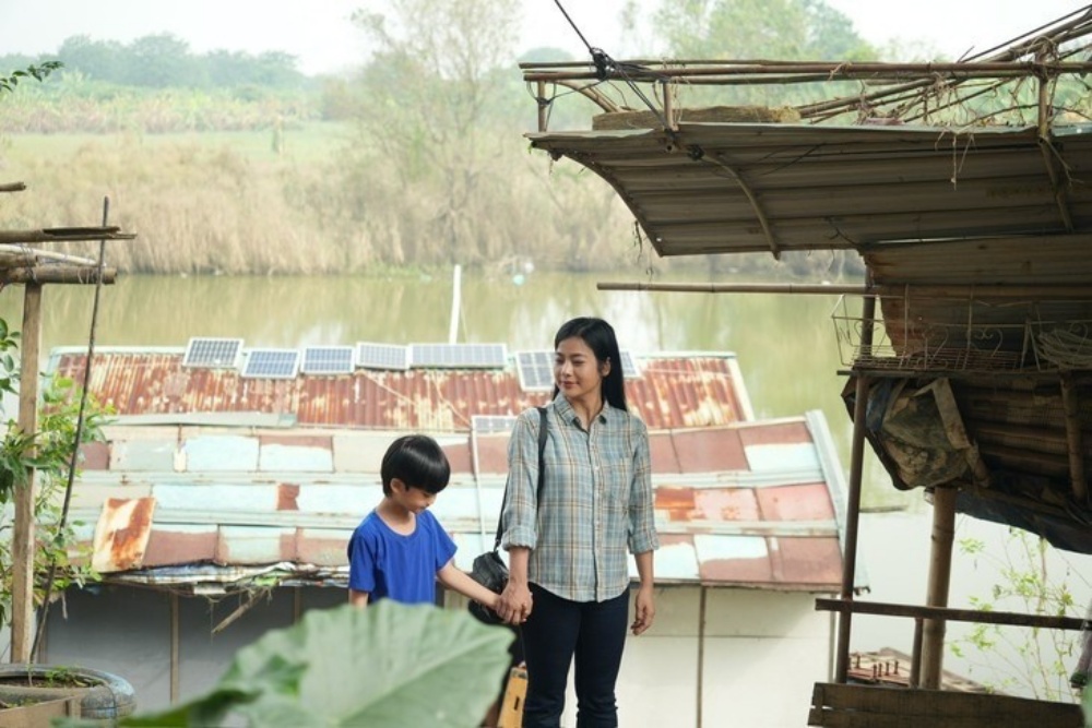 Bộ phim truyền hình Phù Sa Ngọt gồm 55 tập, lấy cảm hứng từ đời sống của những người dân vùng ven sông Hồng.